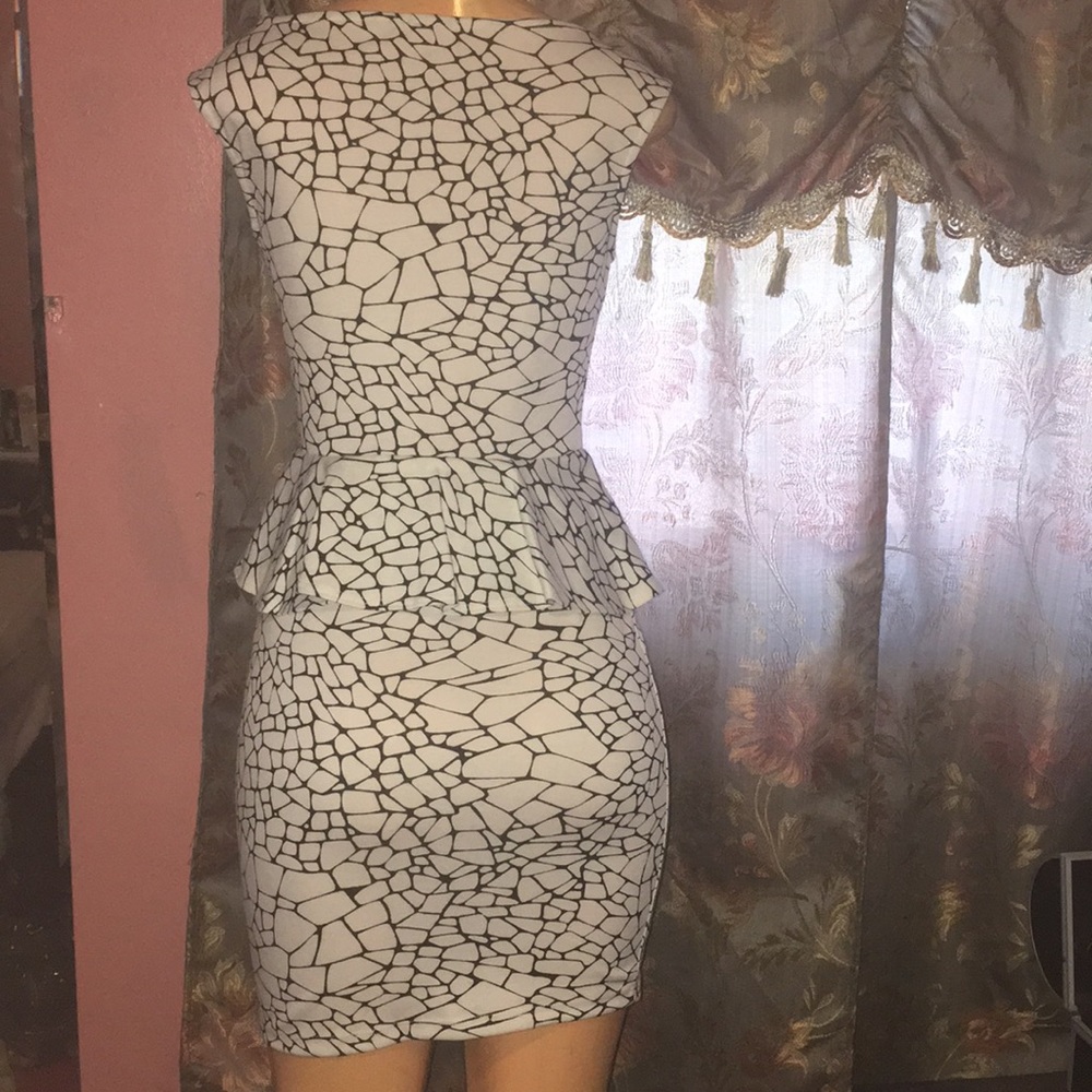 Mini dress - Picture 2 of 4